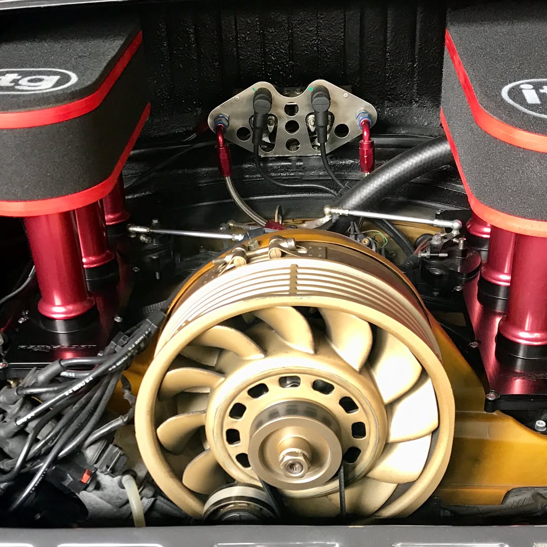 Air-cooled flat-six engine